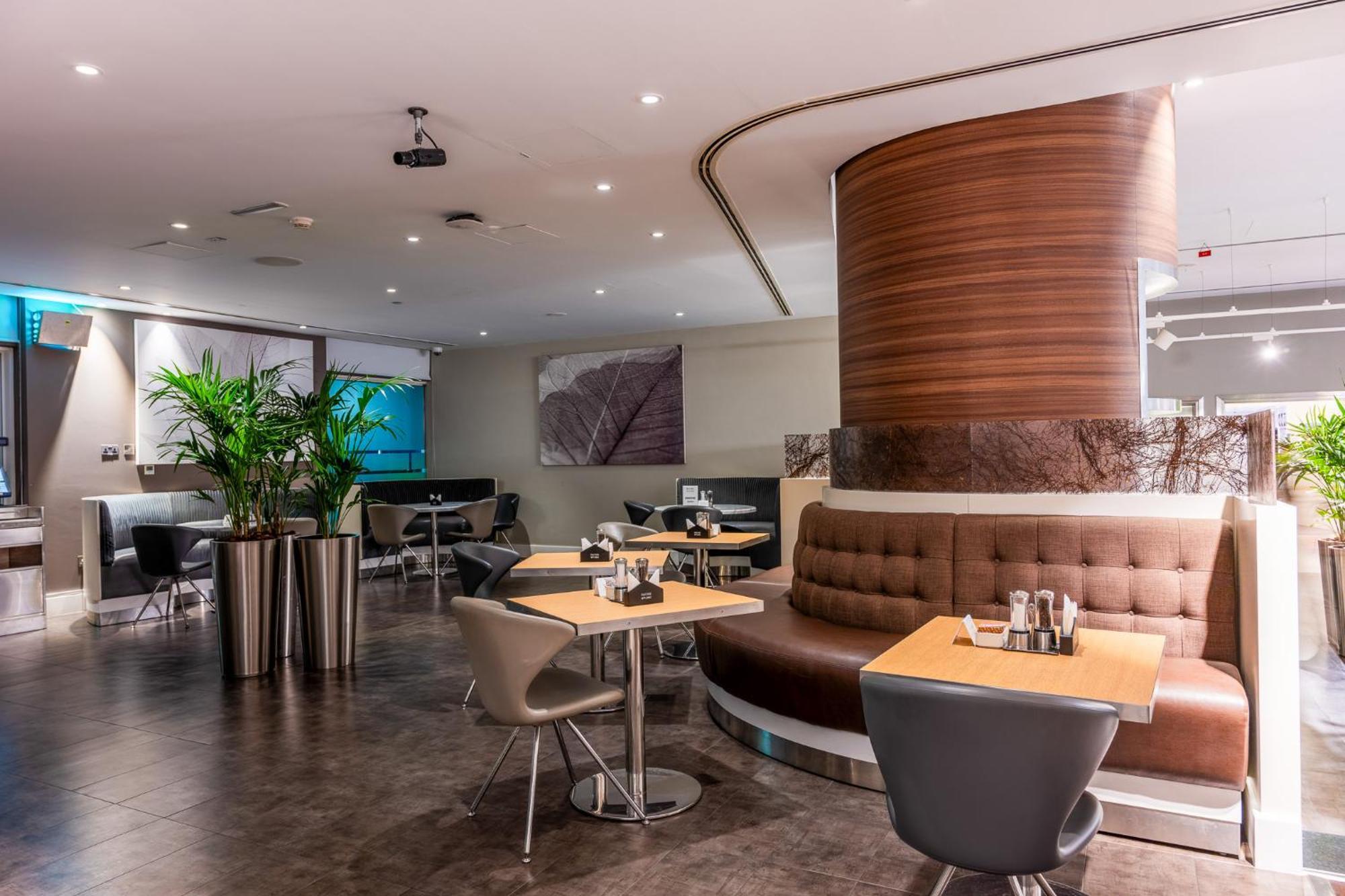 Premier Airport Business Park Hotel